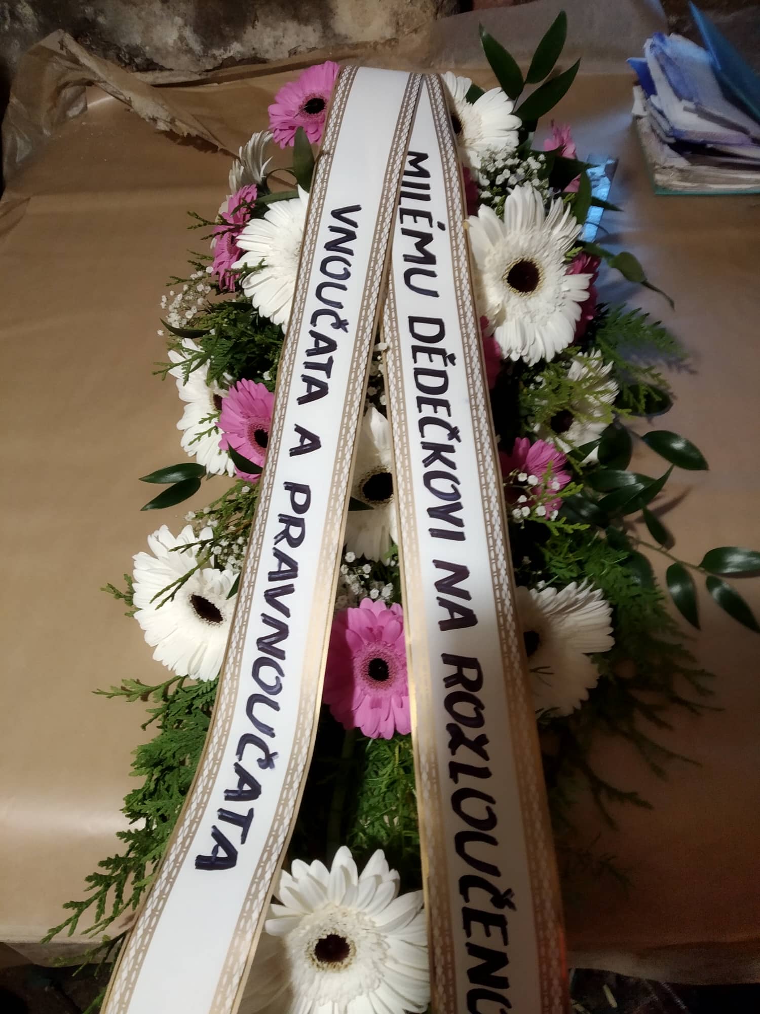 Volně vázaná kytice pohřební