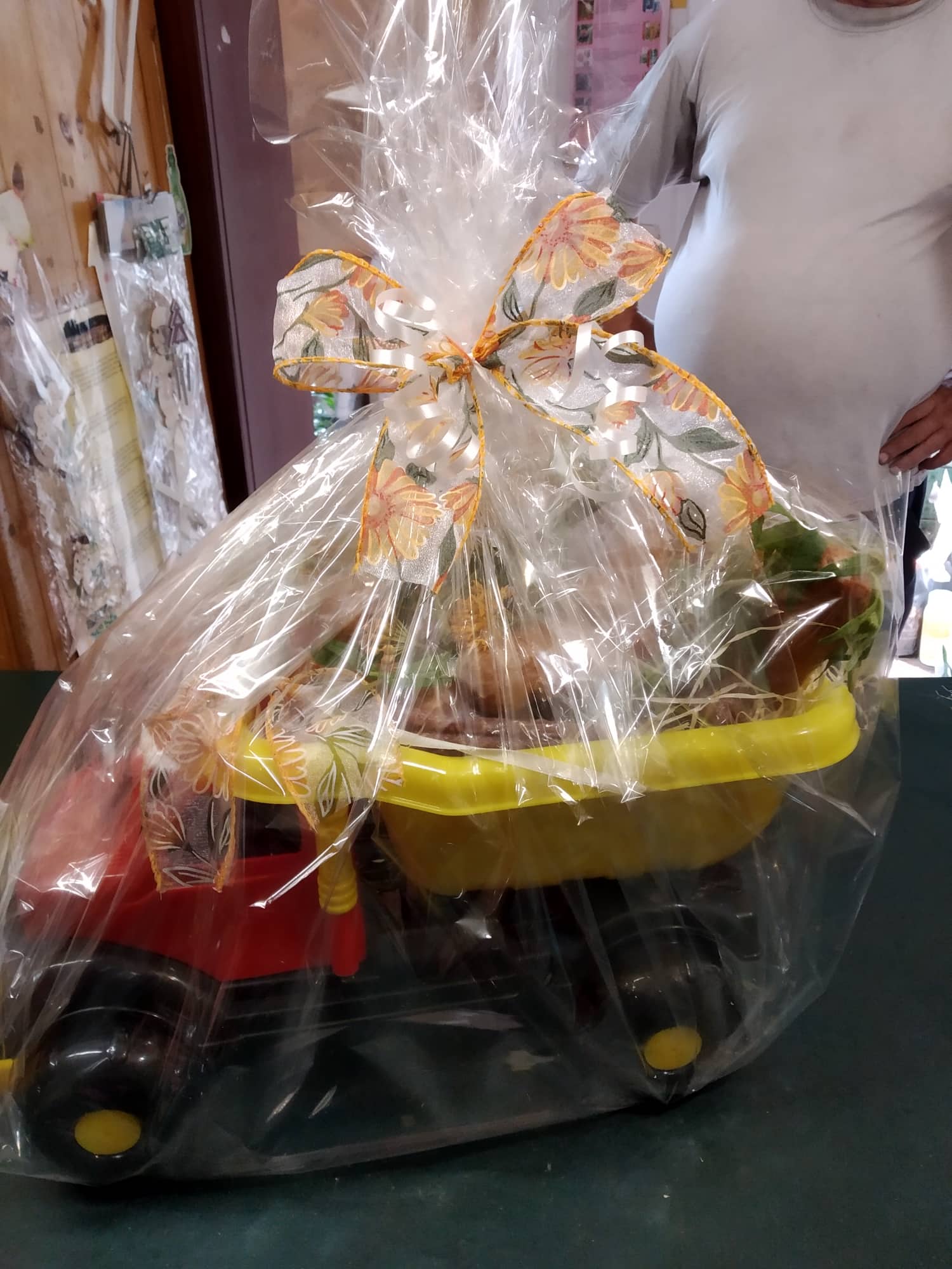 Auto s uzeninou /klobásy ,párky/,paprika,cibule...