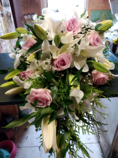 Volně vázaná kytice pohřební